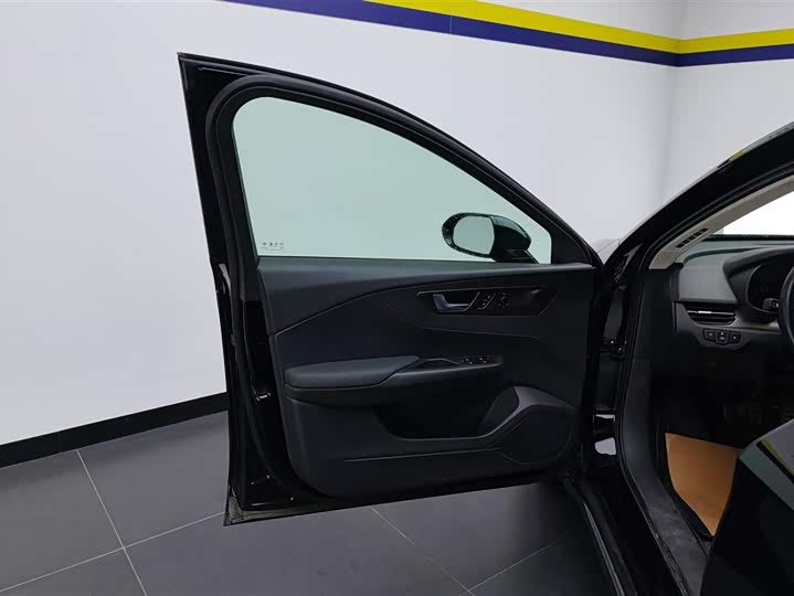 Фото 7 - Hongqi E-QM5