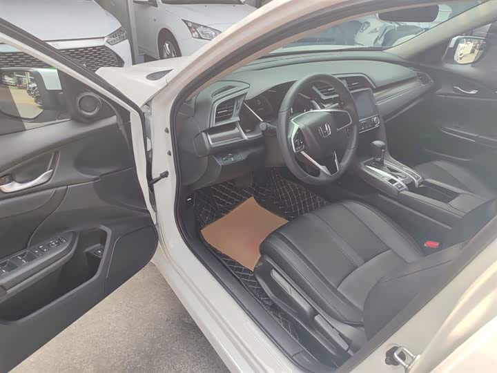 Фото 10 - Honda Civic