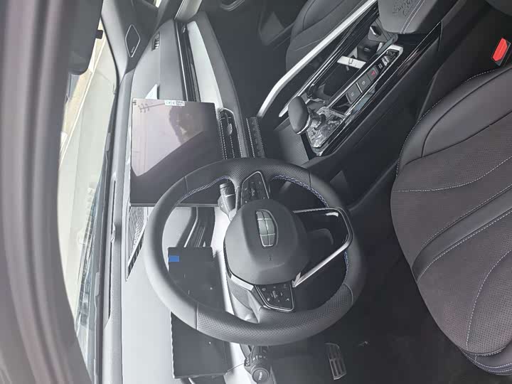 Photo 5 - Geely Preface