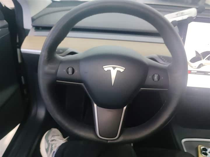Фото 11 - Tesla Model 3