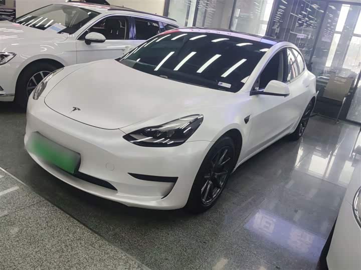 Фото 2 - Tesla Model 3