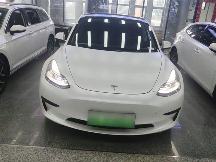 Фото 3 - Tesla Model 3