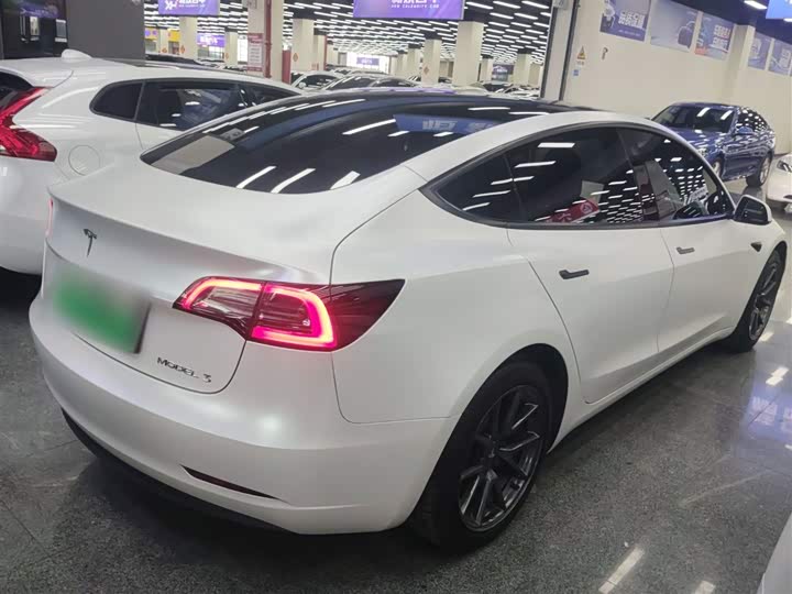 Фото 7 - Tesla Model 3