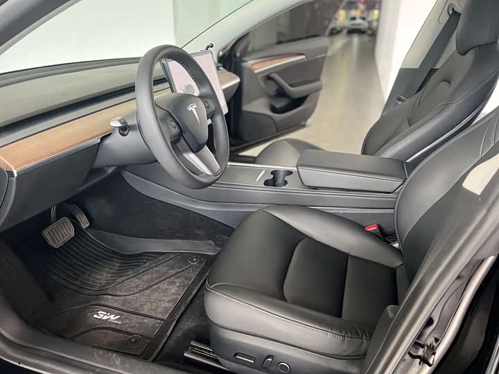 Фото 4 - Tesla Model 3