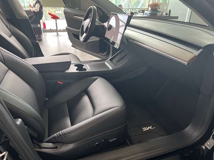 Фото 5 - Tesla Model 3