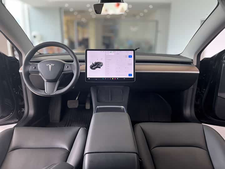 Фото 6 - Tesla Model 3