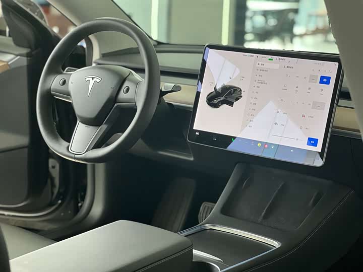 Фото 8 - Tesla Model 3