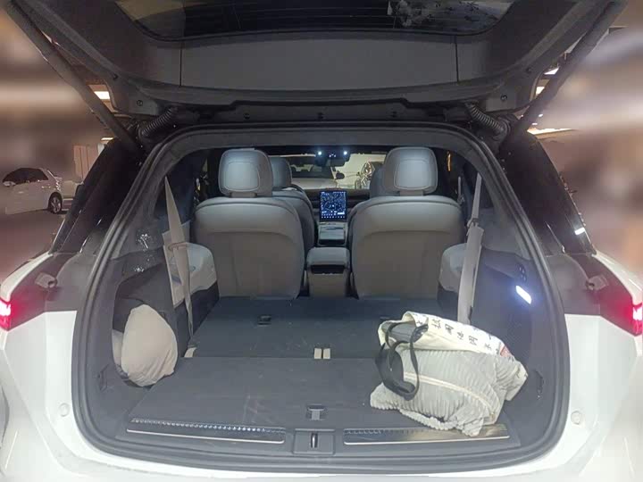 Фото 10 - Nio ES8