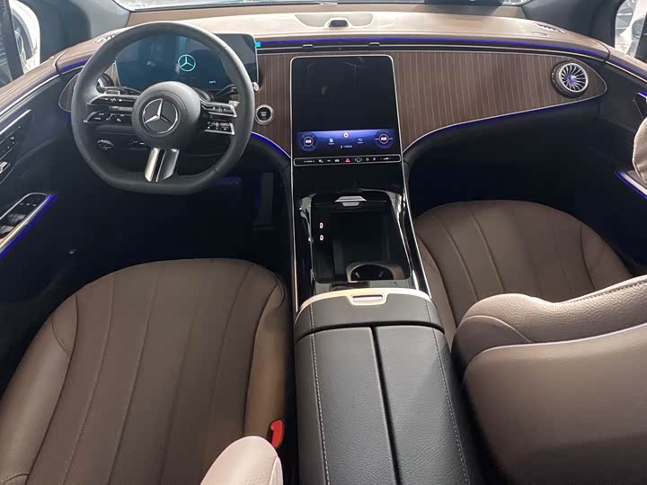 Фото 10 - Mercedes-Benz EQE SUV