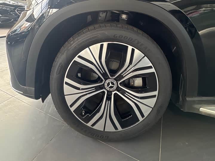 Фото 7 - Mercedes-Benz EQE SUV