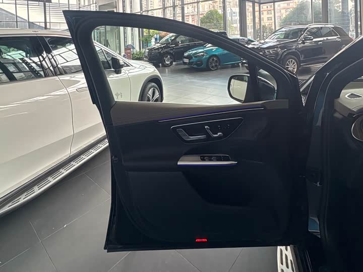 Фото 8 - Mercedes-Benz EQE SUV