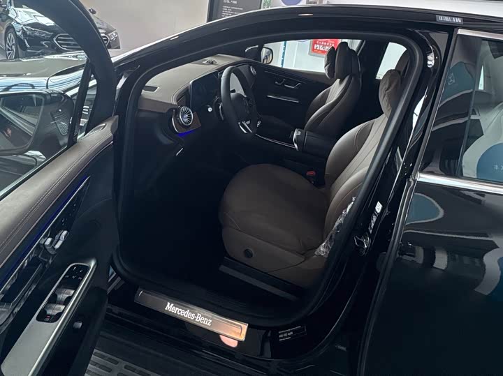 Фото 9 - Mercedes-Benz EQE SUV