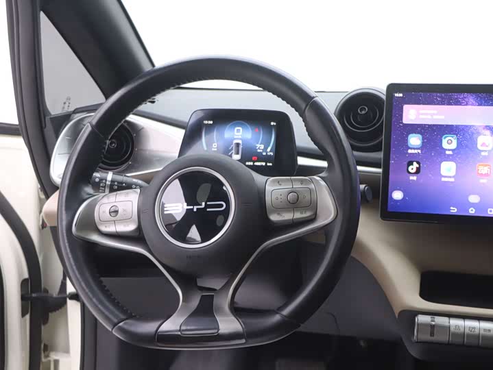 Фото 18 - BYD Dolphin