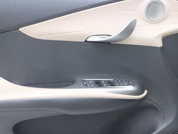 Фото 3 - BYD Dolphin