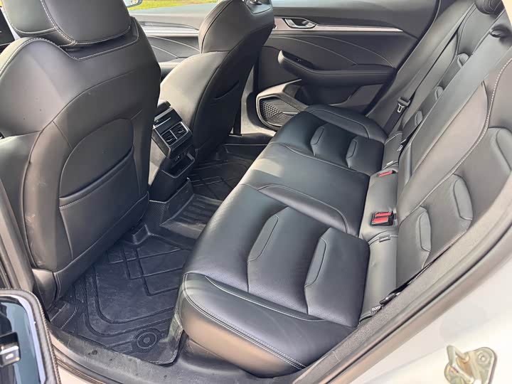 Фото 10 - Geely Preface