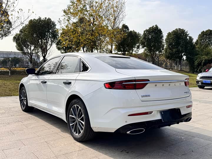 Фото 7 - Geely Preface