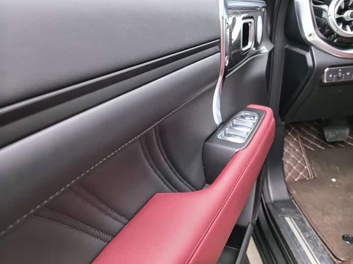 Фото 5 - Tank 400 Hybrid