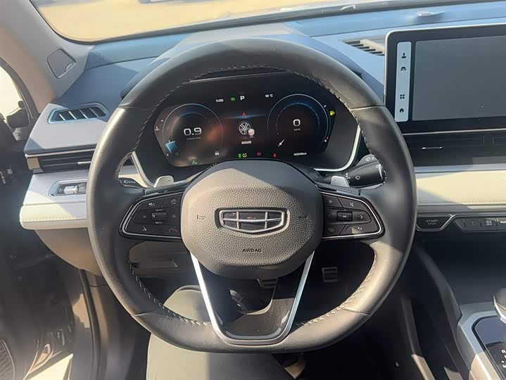 Фото 3 - Geely Preface