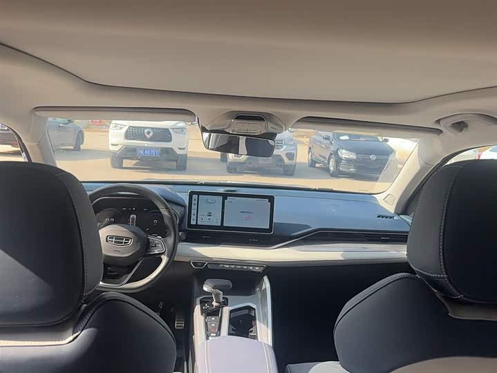 Фото 9 - Geely Preface