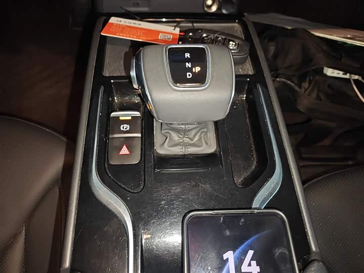 Фото 14 - Hongqi E-QM5