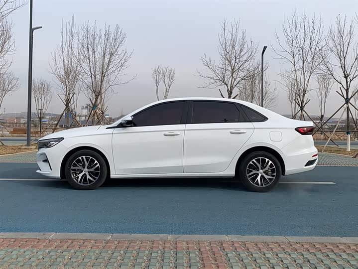 Фото 13 - Geely Emgrand