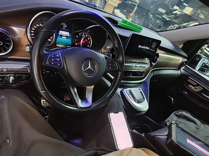 Фото 10 - Mercedes-Benz V-Class