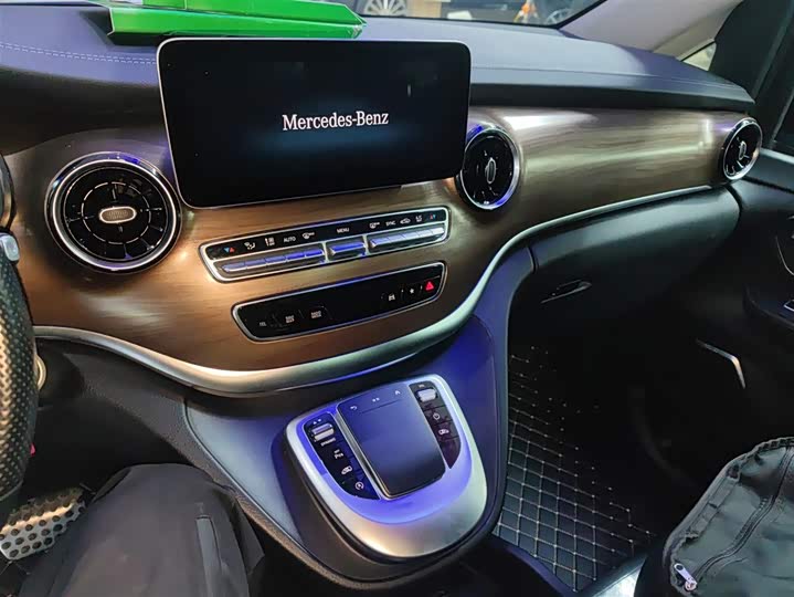 Фото 13 - Mercedes-Benz V-Class