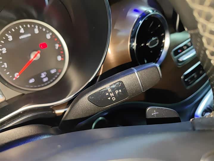 Фото 14 - Mercedes-Benz V-Class