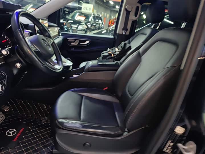 Фото 15 - Mercedes-Benz V-Class