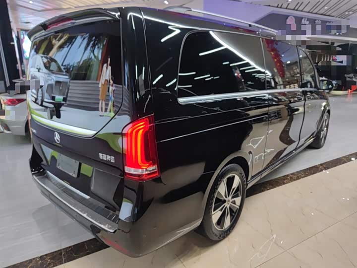 Фото 7 - Mercedes-Benz V-Class