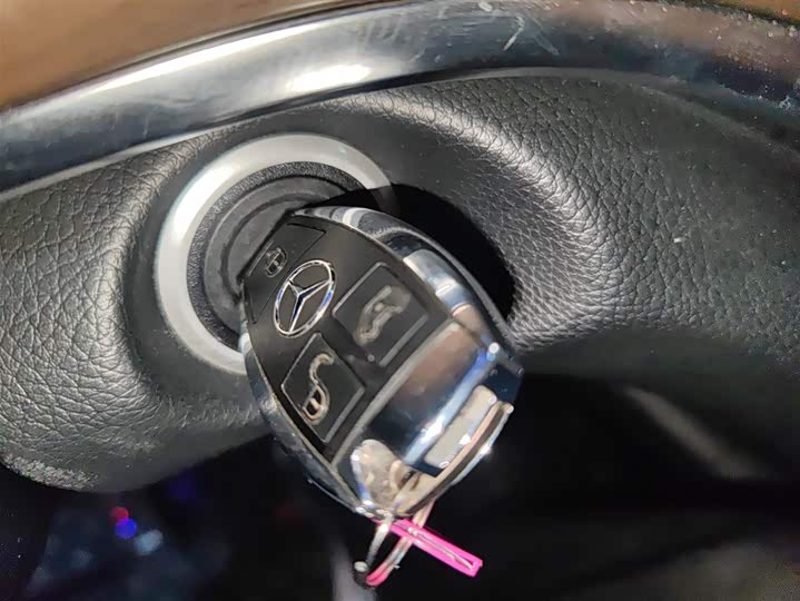 Фото 9 - Mercedes-Benz V-Class