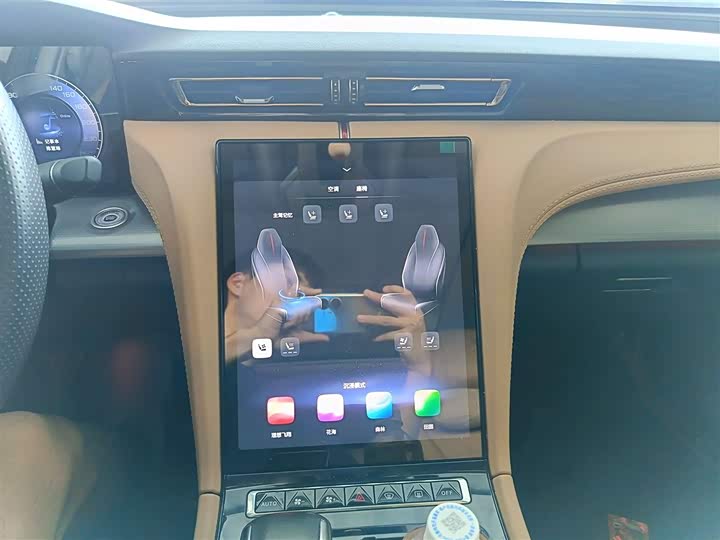 Фото 6 - Hongqi H5