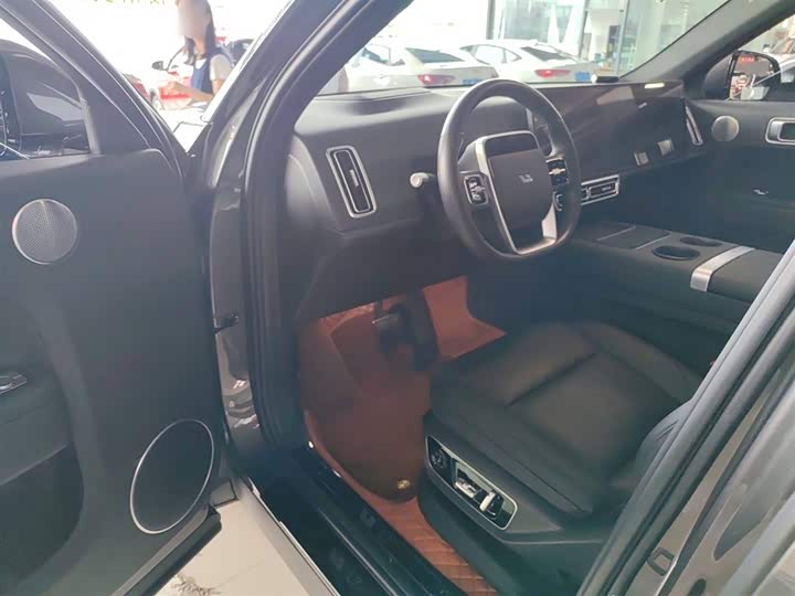 Фото 11 - LiXiang L7