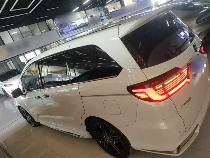 Фото 5 - Honda Odyssey