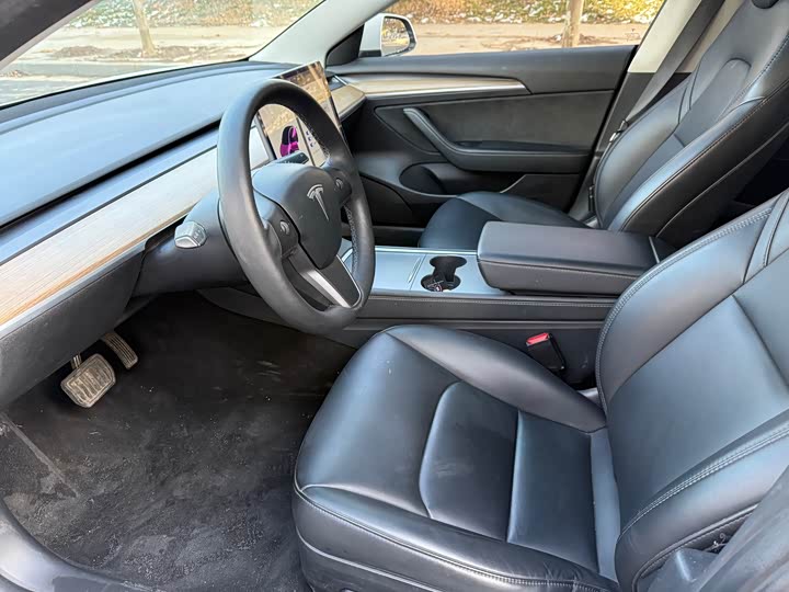 Фото 8 - Tesla Model 3