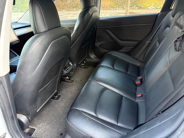 Фото 9 - Tesla Model 3