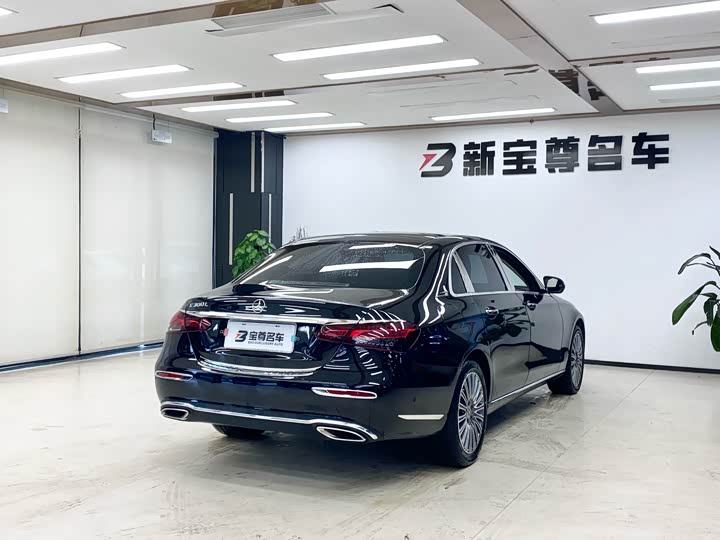 Фото 19 - Mercedes-Benz E-Class