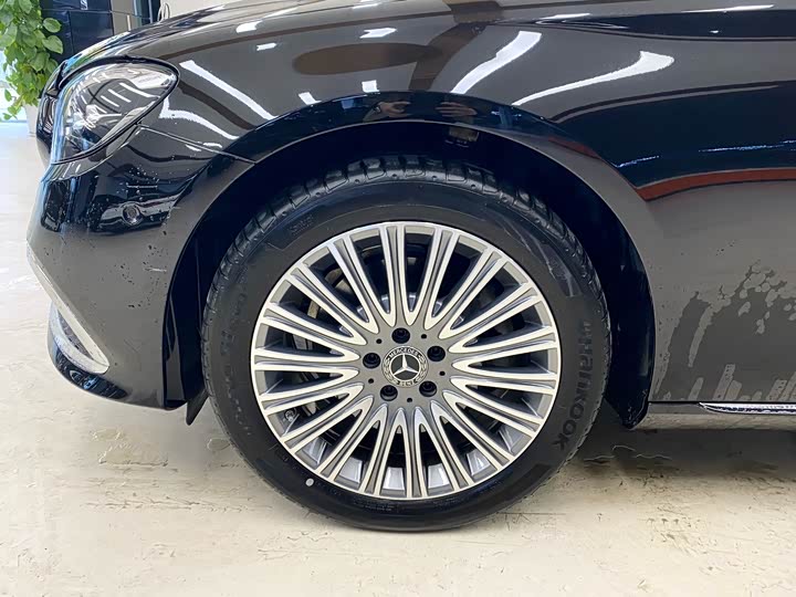 Фото 20 - Mercedes-Benz E-Class