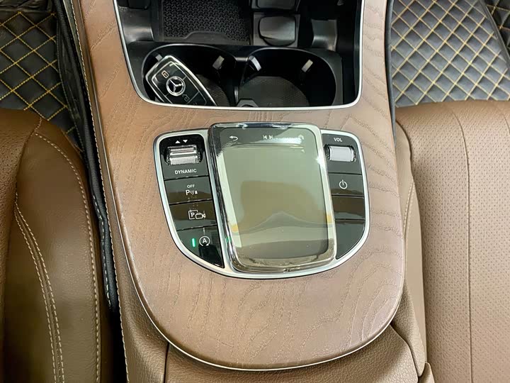 Фото 7 - Mercedes-Benz E-Class