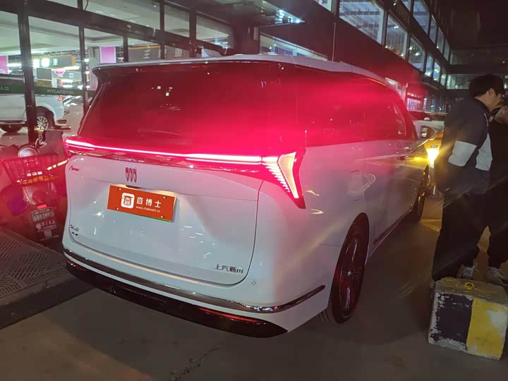 Фото 3 - Buick GL8 Hybrid