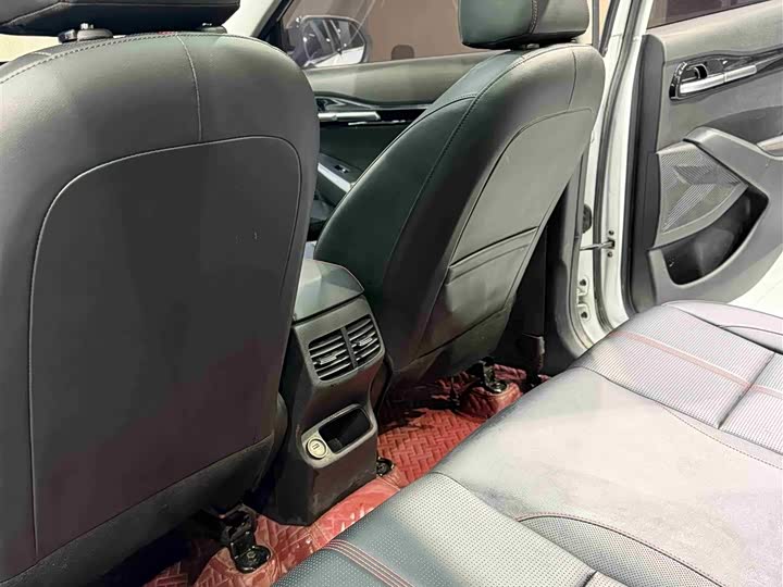 Фото 10 - Kia KX3