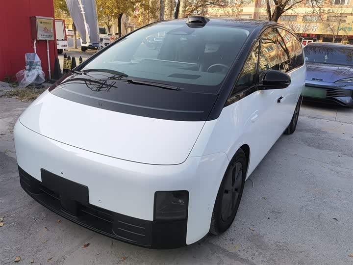 Фото 1 - LiXiang Mega