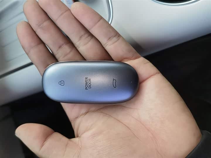 Фото 11 - LiXiang Mega