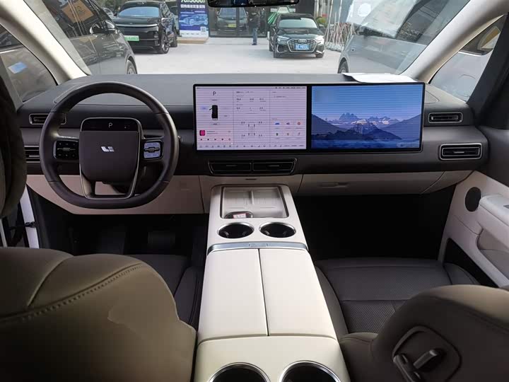 Фото 12 - LiXiang Mega