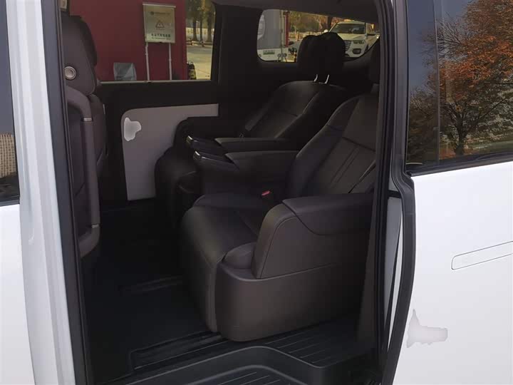 Фото 14 - LiXiang Mega