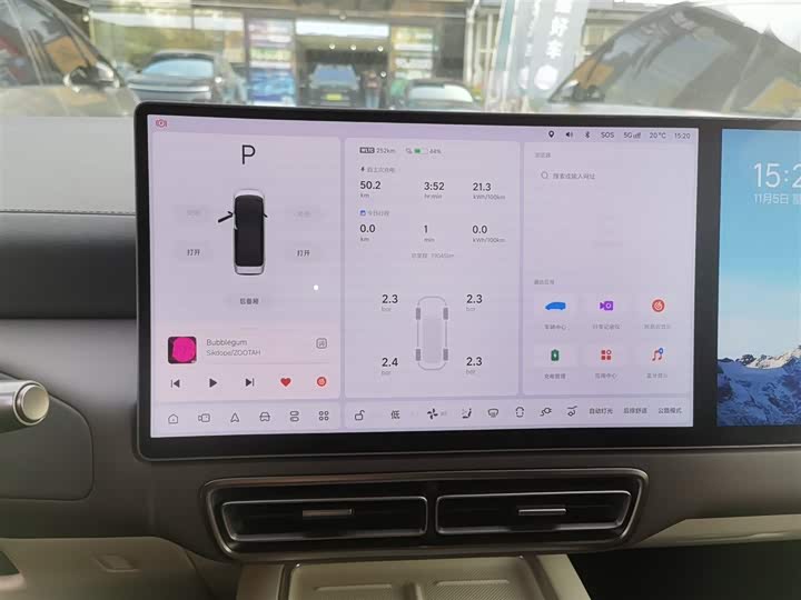 Фото 4 - LiXiang Mega