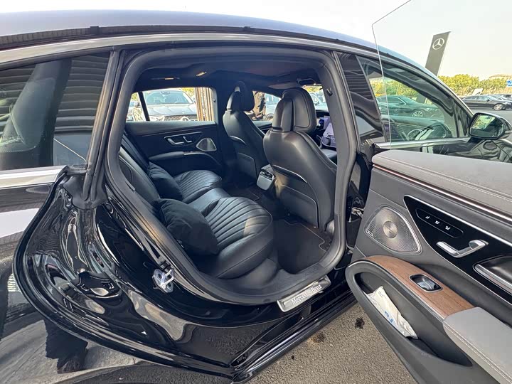 Фото 12 - Mercedes-Benz EQS