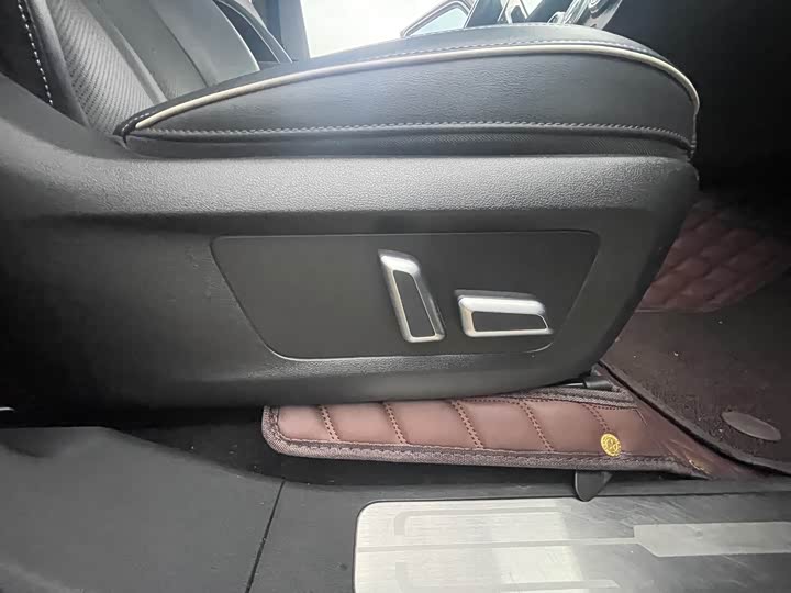 Фото 12 - Tank 300