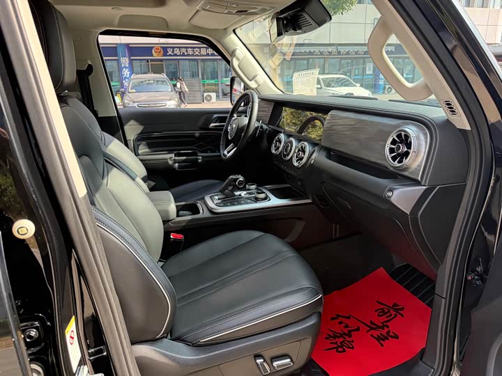 Фото 12 - Tank 300