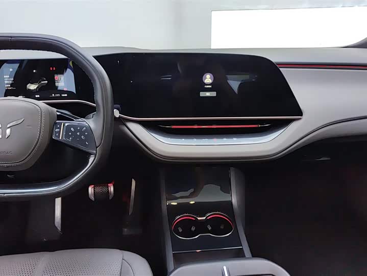 Фото 13 - Hongqi EH7